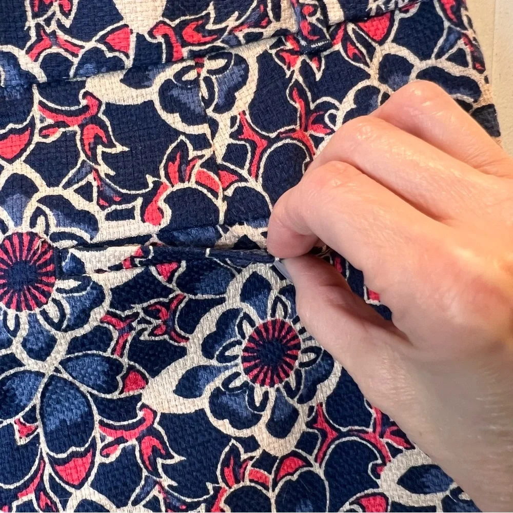 Ann Taylor Loft ‘The Riviera‎ Short’. Size 4.